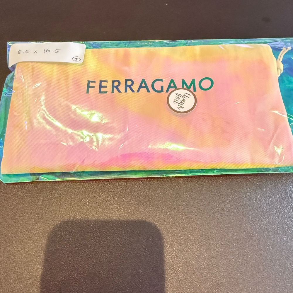 Authentic Salvatore Ferragamo Cream Drawstring Bag/dust bag - Picture 5 of 5